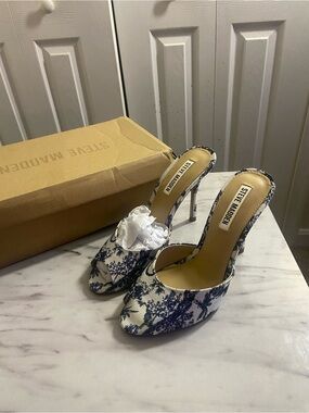Steve Madden White and Blue Floral Peep-Toe Stiletto Mules